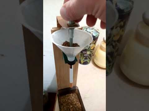 Видео: машинка для набивки сигаретных гильз