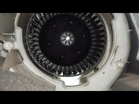 Видео: Замена Вентилятора Печки Мазда 3