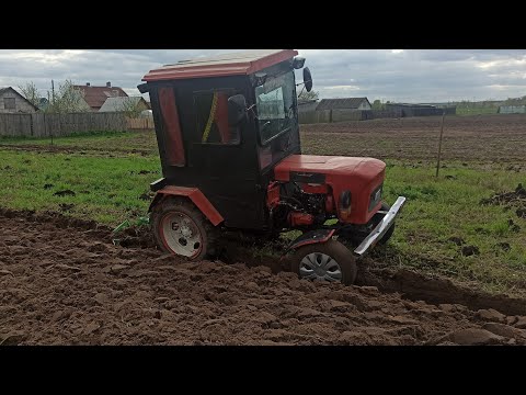 Видео: Вспашка поля на Самодельном тракторе с Конским плугом