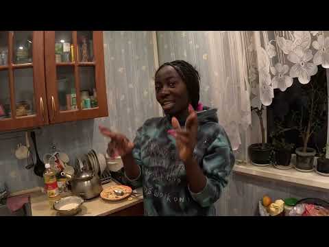 Видео: АФРИКАНКА ОТКРЫВАЕТ ДЛЯ СЕБЯ НОВЫЕ ВКУСЫ ГОТОВКИ В РУССКОЙ КВАРТИРЕ