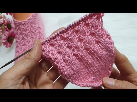 Видео: Никто не поверил, что я вязала двумя спицами ✅️ Бесшовные женские пинетки с двумя иглами