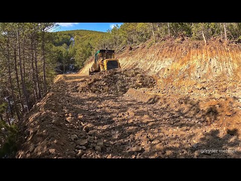 Видео: Как работает бульдозер Caterpillar D7g с экскаватором MST #caterpillar #bulldozer #mst