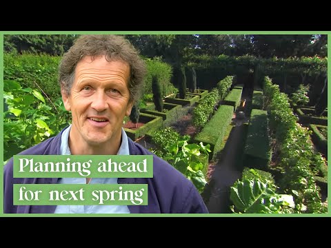 Видео: Монти Дон сажает бородатые ирисы в саду коттеджа Лонгмидоу | Мир садоводов