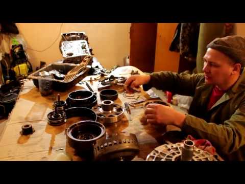 Видео: 5R55S Часть 3 перебор фрикционов и уплотнителей поршней