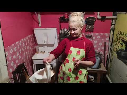 Видео: Как испечь пироги в русской печи