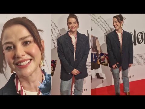 Видео: Озге Гюрель на большой церемонии