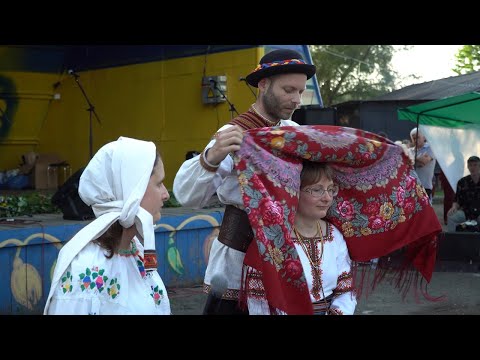 Видео: Як зав’язати хустку та перемітку