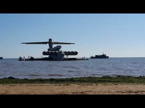 Видео: Буксировка ракетного экраноплана «Лунь» в Дербент