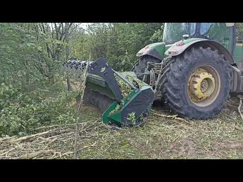 Видео: Джон дір John Deere з лісу робить поле
