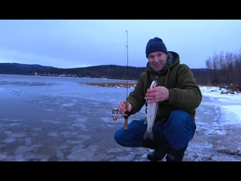 Видео: Первый лед. Рыбалка на Аляске.