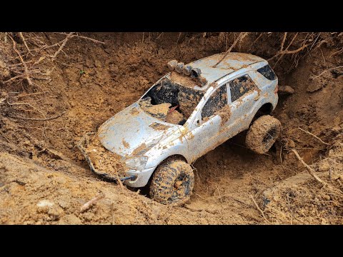 Видео: ГОД ПОД ЗЕМЛЕЙ! ... Что стало с Mercedes ML500 4x4 ? ... Откопал машину