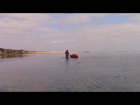 Видео: Сплав по реке Маныч 2020 ( 2 часть .  Апрель . Невероятная находка возле кургана )
