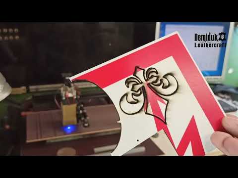 Видео: 1-я ЧАСТЬ. Давленка. Тиснение. Давление на коже. Делаем обложку для кошелька на круговой молнии.