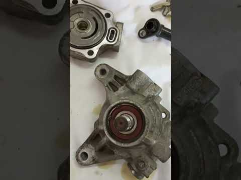 Видео: Що е то хидравлична помпа на honda . power steering , hydraulic pump . crv . honda civic