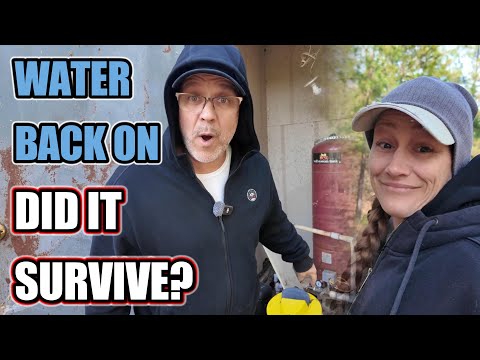 Видео: ВОДА ВЕРНУЛАСЬ! После нескольких дней ледяного хаоса — выжила ли наша система? |Homesteading Off-...