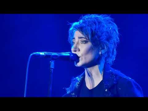 Видео: Земфира - Хочешь (Live Стамбул 14/10/2022) "Спасибо, Стамбул, что принял моих соотечественников"