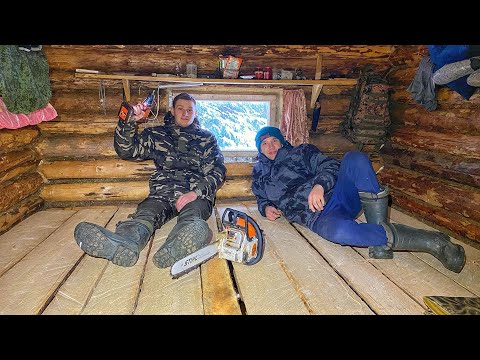 Видео: НОВЫЕ ЛЕЖАНКИ В ИЗБУШКУ ГОТОВЫ! АВТОНОМИЯ В ЛЕСНОЙ ИЗБЕ