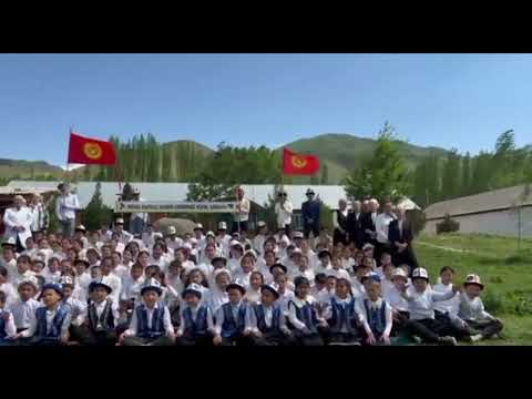 Видео: "Recitation of Manas by schoolchildren" КАРА -КҮНГӨЙ АЙЫЛЫ