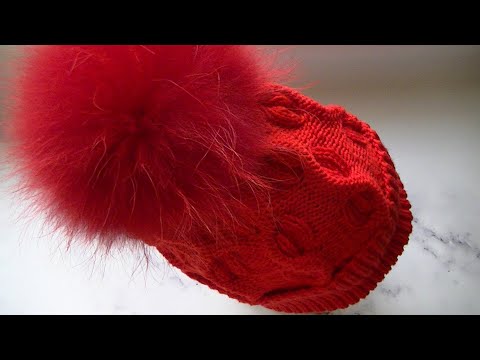 Видео: ВЯЖЕМ КРАСИВУЮ ШАПОЧКУ С НЕОБЫЧНЫМИ КОСАМИ СПИЦАМИ.