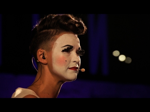 Видео: Dakh Daughters "Gannusya" (LIVE ODESSA) Зеленый театр 2016