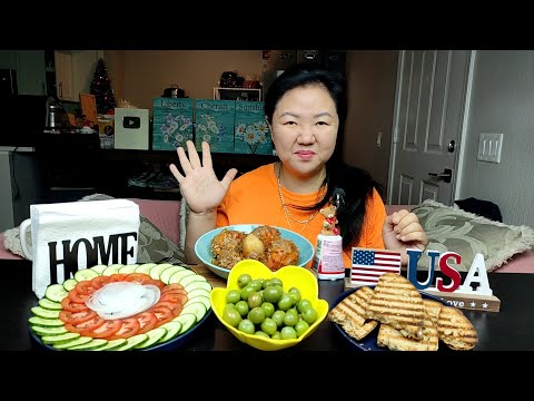 Видео: МУКБАНГ Вкуснейшие ТЕФТЕЛИ Доедаю За КЛИЕНТОМ! Овощи: Помидоры, ОГУРЦЫ, Лук, ХЛЕБ На Гриле, ОЛИВКИ!