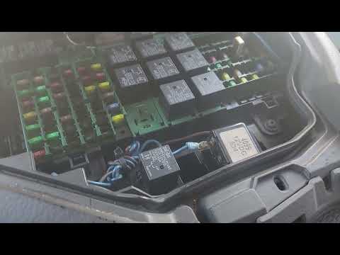 Видео: Решена проблема потери питания кабина/спальный отсек и рация CB 2006 volvo vnl 780!