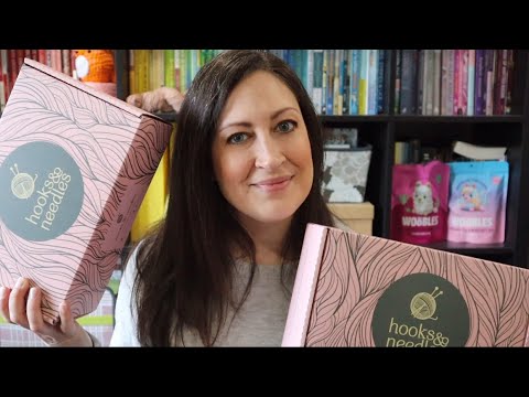 Видео: Распаковка подписки на вязание крючком и спицами | Подкаст «Stop, Drop and Knit»