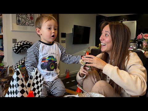 Видео: Моему малышу 2 года! 🤯