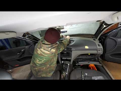 Видео: Renault Laguna 2. Замена торпеды и подушек (Airbag)
