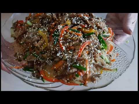 Видео: Тёплый салат с фунчозой