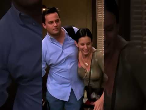 Видео: Везде знаки женидьбы #друзья #любовь #работа #еда