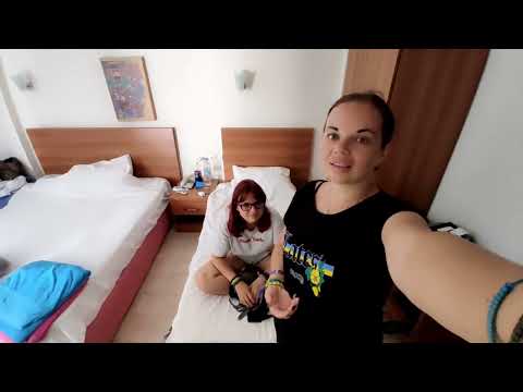 Видео: Заселились в Solis beach hotel. Обзор номера, пляжа и ужина. Покупки с ценами, обзор.