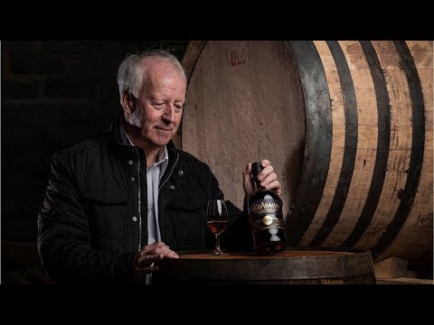 Видео: История Билли Уокера, производственные процессы GlenAllachie, хересные сингл каски.