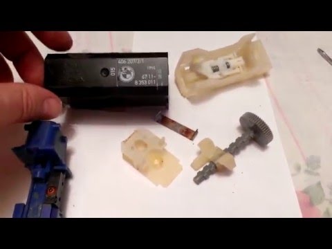 Видео: БМВ Е34 Ремонт сервопривода замка двери BMW E34