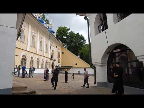 Видео: Колокольный звон в Псково - Печерском Монастыре ...