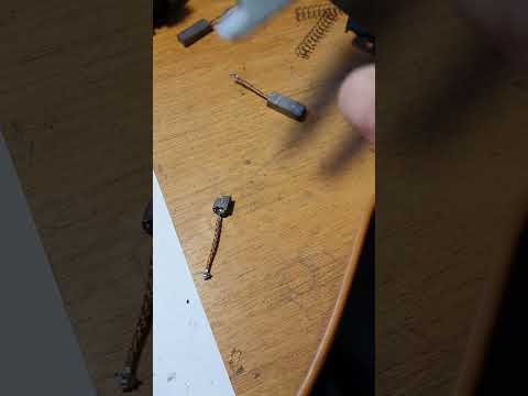 Видео: Замена щёток, реле регулятора Tuareg NF 3.6 FSI.