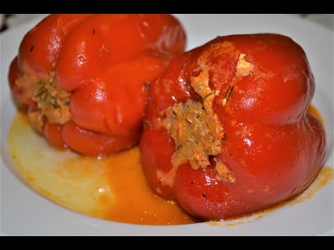 Видео: Фаршированный перец с мясом и рисом в сметанном соусе.