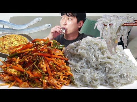 Видео: Самая маленькая сырая рыба в мире!! MUKBANG REALSOUND ASMR EATINGSHOW