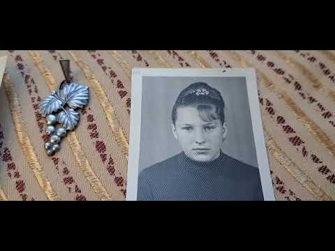 Видео: Зачем вы, девочки... Серебро с барахолки.  СССР. Фото с брошами.