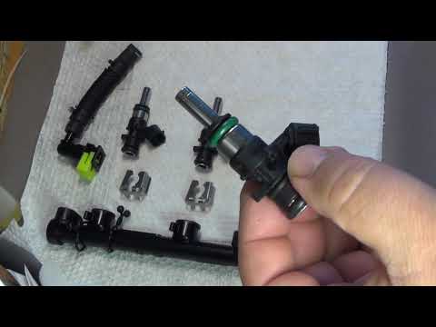 Видео: Suzuki DF30. 4- такта инжектор. Форсунки , термостат и фильтры ( воздушный и топливный)