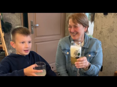 Видео: День Рождения мамы! 1 сентября в новой школе