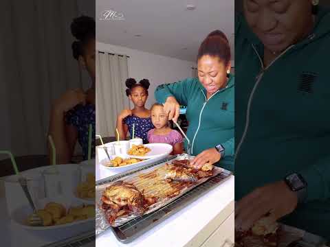 Видео: Ужин для моей семьи из 6 человек. Сегодня вечером мы будем есть запечённую тилапию, сладкий карто...