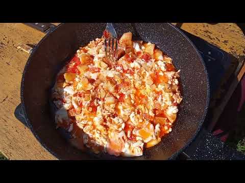 Видео: Поесть спокойно не дадут) Просто обед. Хутор LV #обед #яичница