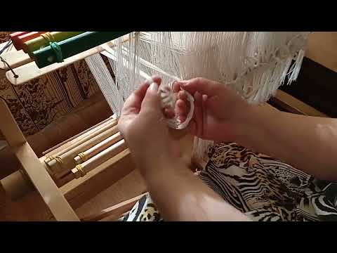 Видео: Подача нитей основы на 4-х ремизном станке