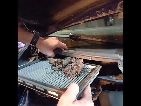 Видео: Замена салонного фильтра на golf 4