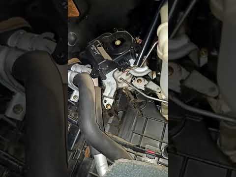 Видео: холодный воздух из печки Авенсис 1 т22, Карина е, решение.