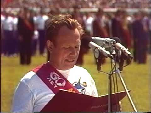 Видео: Спортивно-театрализованное представление (архив,1982 год)