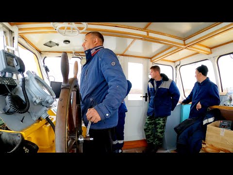 Видео: Будни речника. Теплоход "Плёс". Ломает лёд в затоне. пгт.Краснозатонский г.Сыктывкар Республика Коми