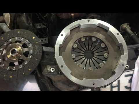 Видео: Сборка двигателя и Кпп Часть 3