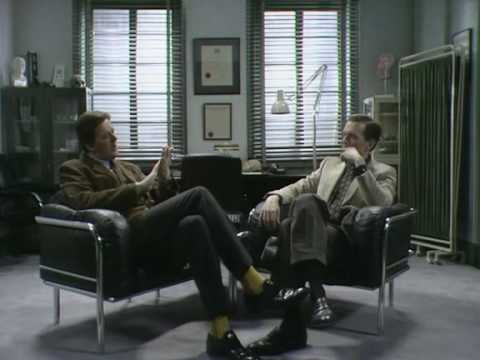 Видео: Шоу Фрая и Лори. Психиатры